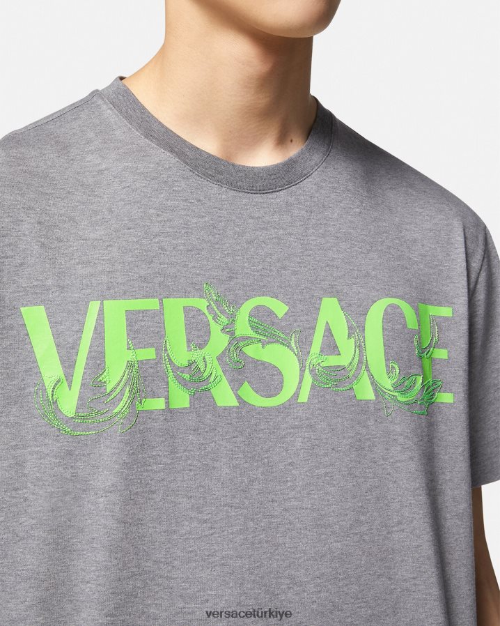 Versace barok işlemeli logolu tişört erkekler gri Giyim B0HHR81410