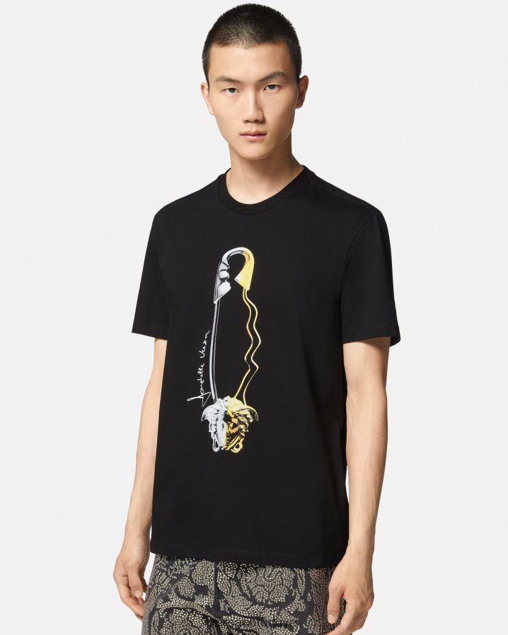 Versace çengelli iğne grafikli tişört erkekler siyah Giyim B0HHR81400