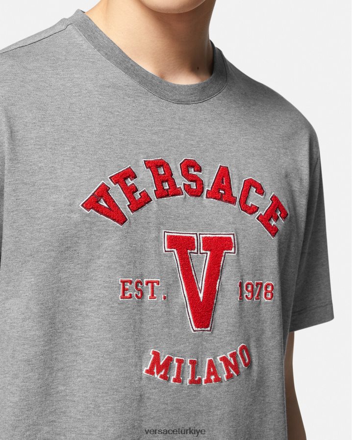 Versace üniversite logolu tişört erkekler gri Giyim B0HHR81403
