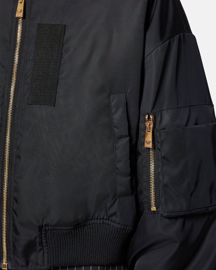 Versace tanrıça mahsul bombacı ceketi kadınlar siyah Giyim B0HHR8103