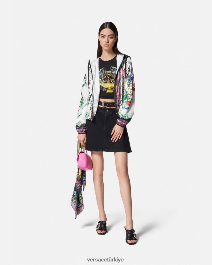 Versace v amblemli bahçe tişörtü kadınlar siyah altın Giyim B0HHR82231